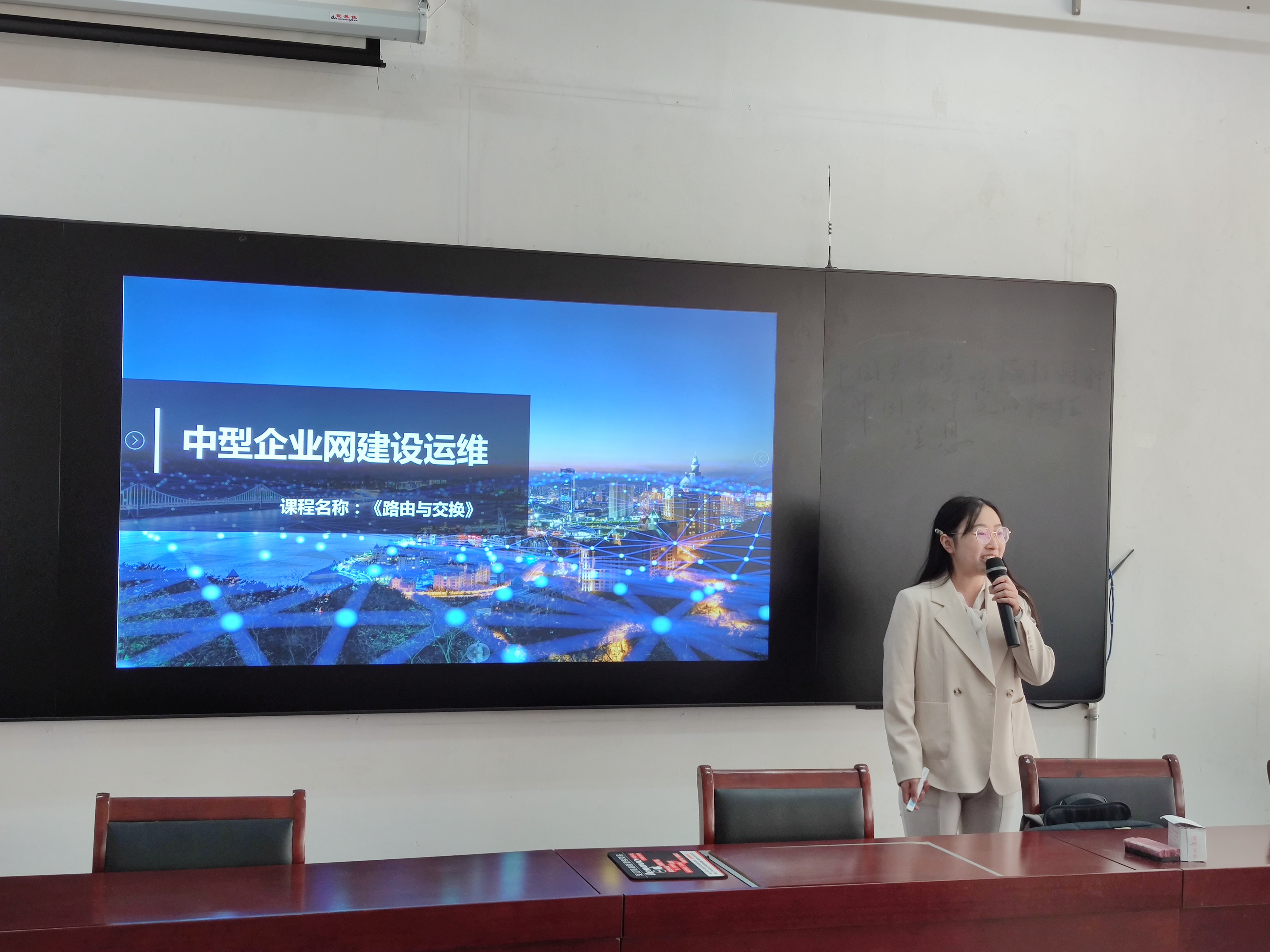 图1 大数据与互联网朱佩佩示范讲解实施报告 (2).jpg
